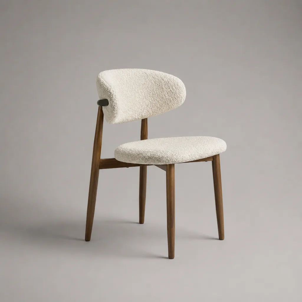 Esszimmerstuhl mit Bouclé-Bezug und Massivholzgestell, Cremeweiß/Dunkelbraun, 52 × 56 × 79 cm